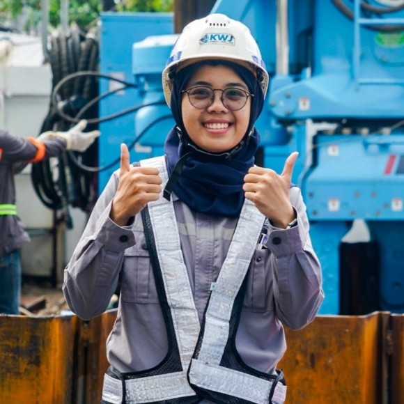 Photo 1. Ms. Syifa Hanifa at the project site